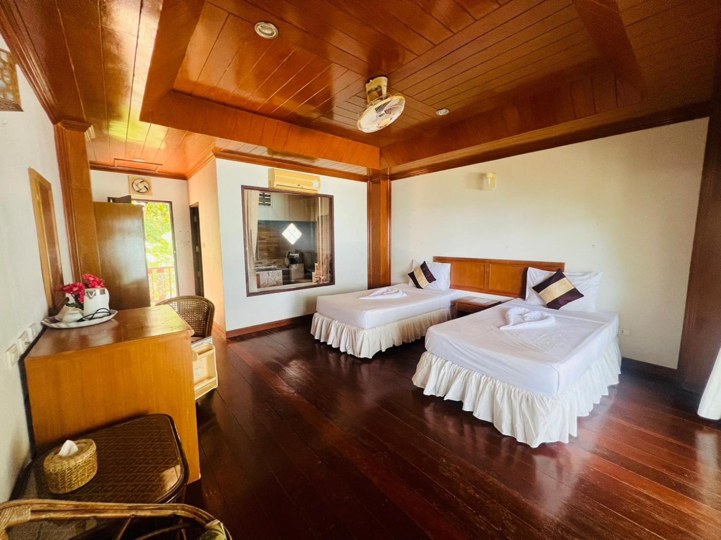 Haad Khuad Resort